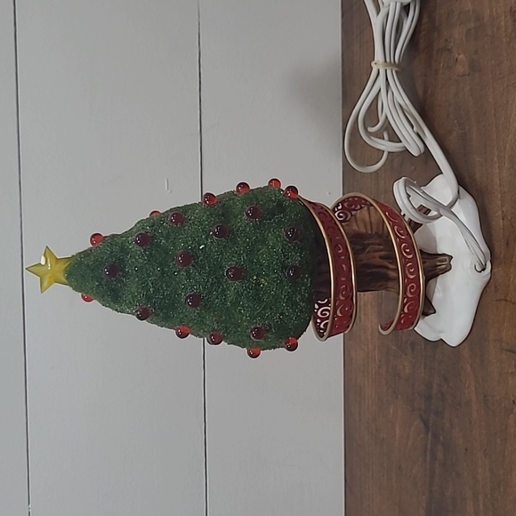 Department 56 Retired North Pole Rudolph Condo Light Up Collectible House - Picture 4 of 8